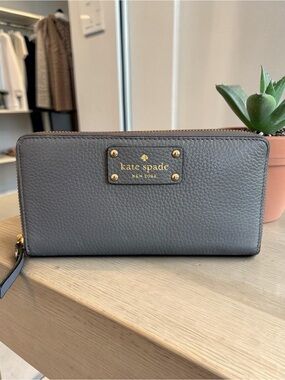 kate spade Gray Pebbled Leather Zip Around Wallet with Gold Plaque